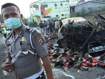 Tiga Mobil Tabrakan Beruntun hingga Terbakar di Tol Cikampek