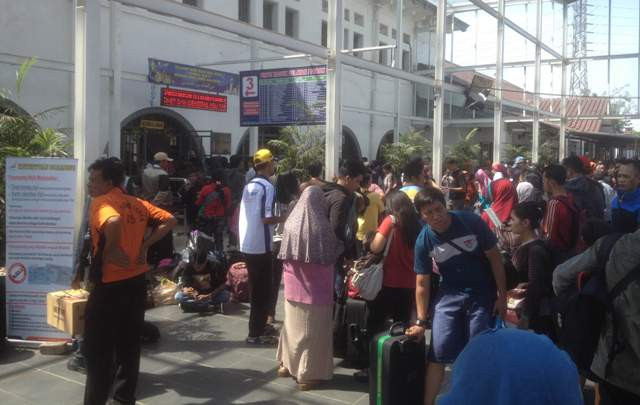 Suasana di Stasiun Pasar Senen. (Foto: MTVN/Damar Iradat)