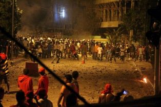 Ratusan Aparat Masih Berjaga di Lokasi Bentrok Ambon