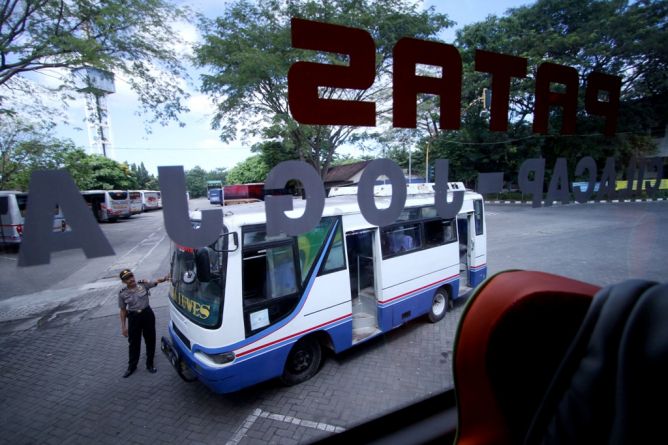 Terminal Dagsinarga Wonosari Mulai Padat Pemudik
