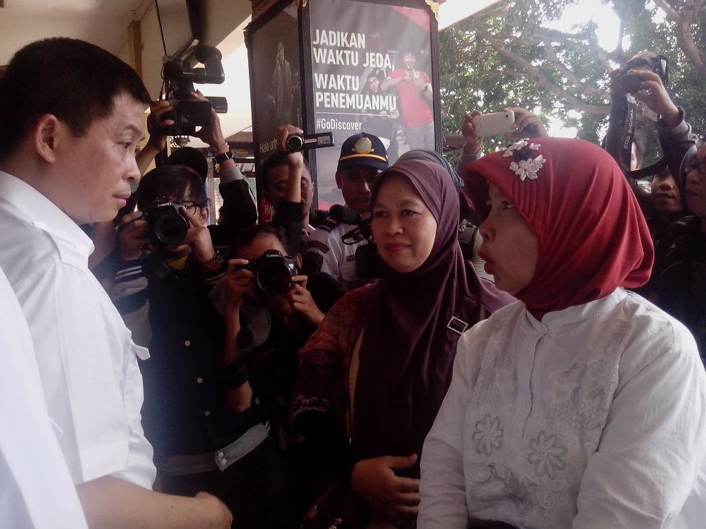 Menhub Jonan menyapa penumpang di Bandara Adisucipto. Foto: MTVN/Vicka