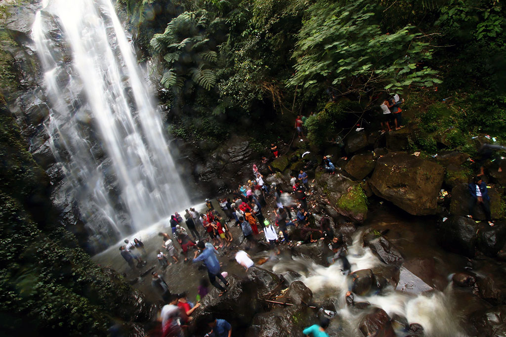 Air Terjun Curug Muara Jaya Dipadati Wisatawan