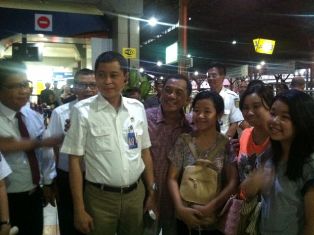 Pantau Arus Balik, Menteri Jonan Berulang Kali Diajak <i>Selfie</i>