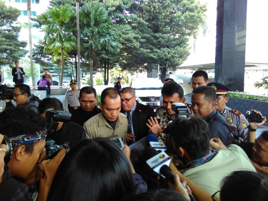 Gatot Pujo didampingi Razman ke KPK----MTVN/Yogi