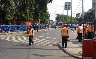 Hati-Hati Banyak Kuli Angkut Ilegal di Terminal Kampung Rambutan