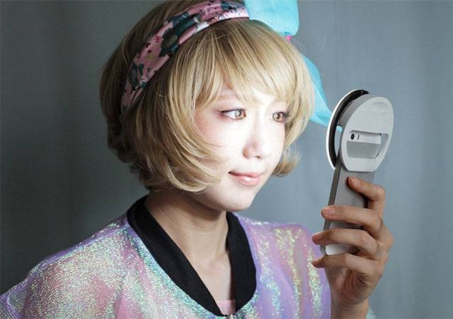 Kira Ring Light, Membantu Anda Selfie di Tempat Bercahaya Redup 