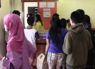 Para Pemudik Memburu Serabi dan Keripik Solo