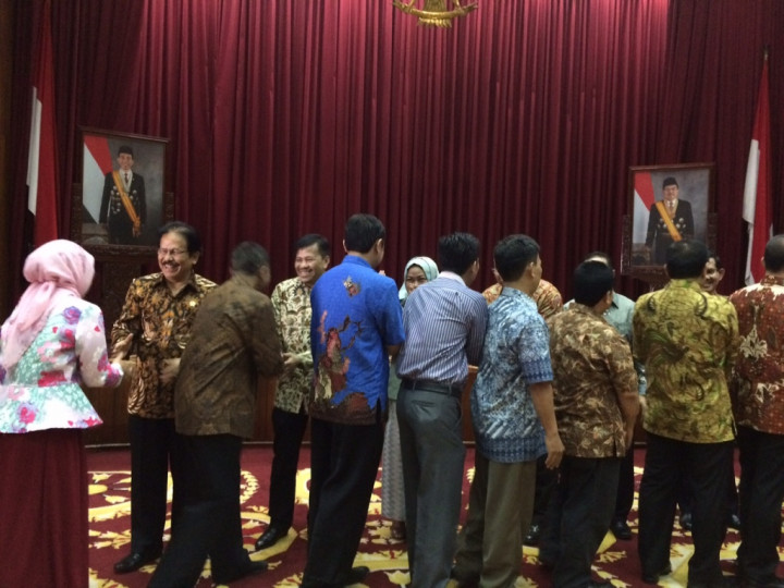 Gelar Halal Bihalal di Kantor, Menko Sofyan Sajikan Tahu Gimbal