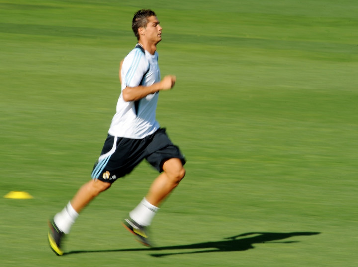 Disuruh Menendang Bola ke Arah Mistar Gawang, Ronaldo Memarahi Benitez