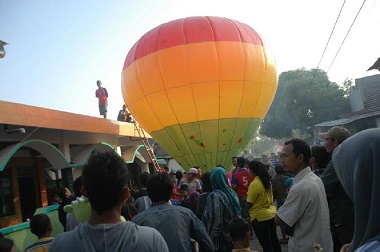 Festival Balon Syawalan Meriahkan Lebaran Ketupat di Jombang