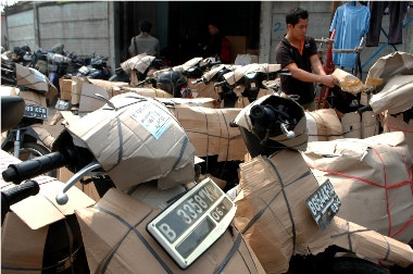 Ribuan Paket Motor Pemudik Tiba kembali di Jakarta