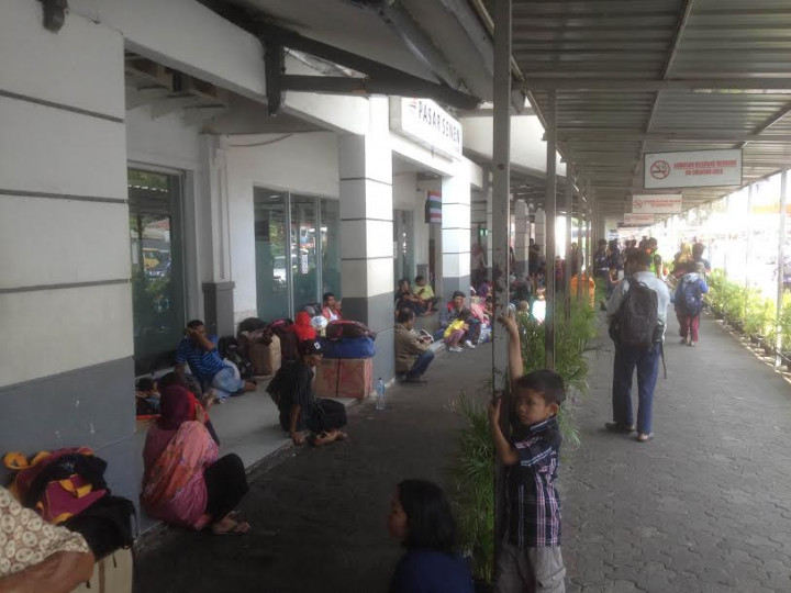Pemudik Keluhkan Fasilitas Ruang Tunggu Stasiun Senen
