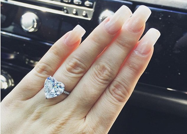 Cincin Tunangan Lady Gaga Seharga Rp10 Miliar