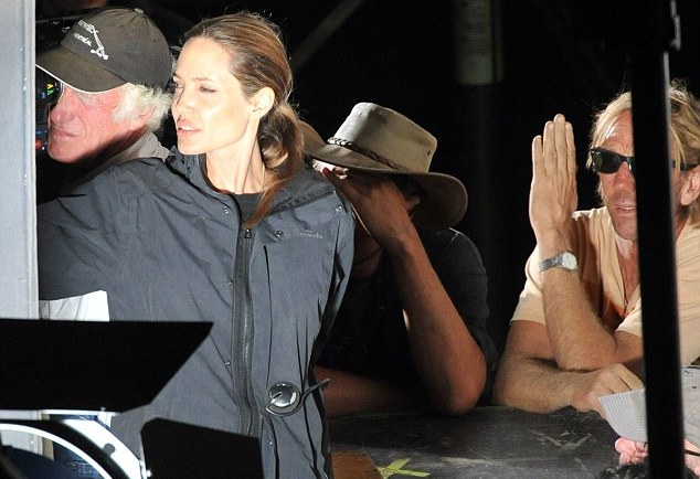 Angelina Jolie Sutradarai Film Kamboja  