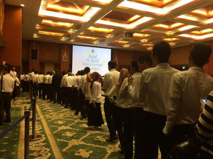 Halal Bihalal, Ratusan Pegawai Antre Jabat Tangan Menkeu