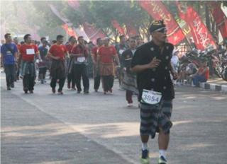 Lari Sarung Meriahkan Pra Muktamar NU di Surabaya