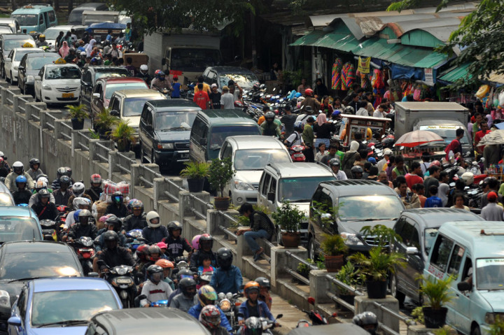 Hari Pertama Masuk Sekolah, Ini Sejumlah Ruas Jalan Ibu Kota yang Padat