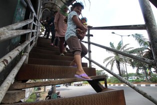 61 JPO dan 1.000 Shelter Bus di Jakarta Memprihatinkan