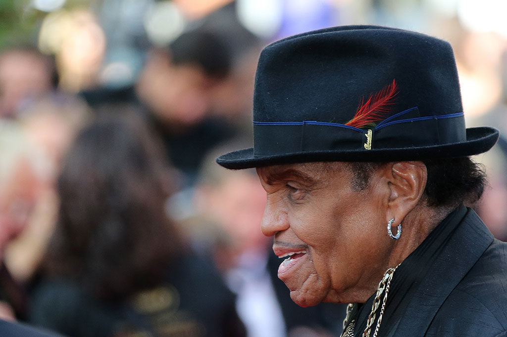 Ayah Michael Jackson Terkena Serangan Stroke