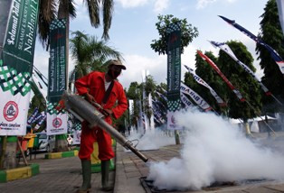 Pernah KLB Demam Berdarah, Panggung untuk Jokowi Di-<i>fogging</i>