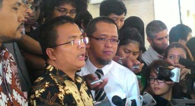 Lengkapi Berkas, Tersangka Denny Serahkan Foto dan Sidik Jari