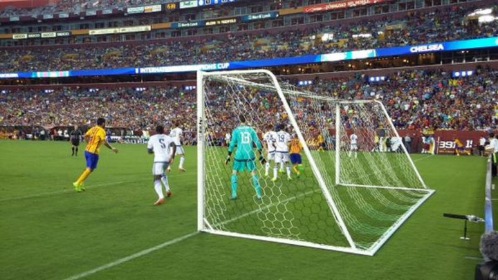 Mengelabui Lima Pemain Barca, Hazard Bawa Chelsea Memimpin