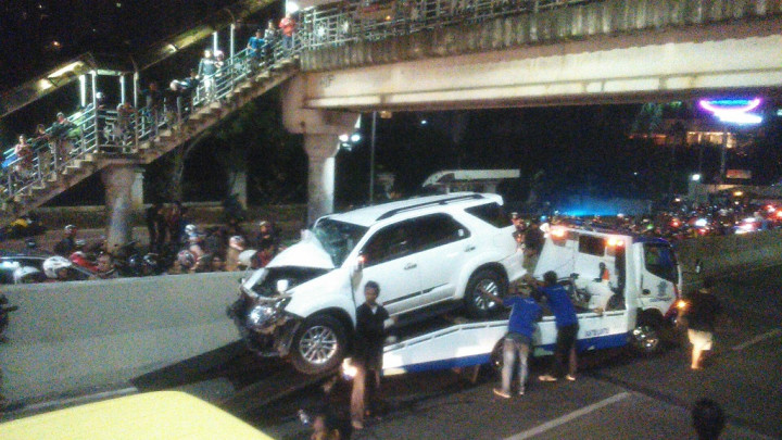 Fortuner Tabrak Mobil Boks, Satu Orang Tewas