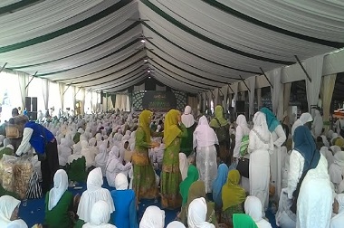 Puluhan Ribu Anggota Muslimat dan Fatayat Istigasah untuk Muktamar NU