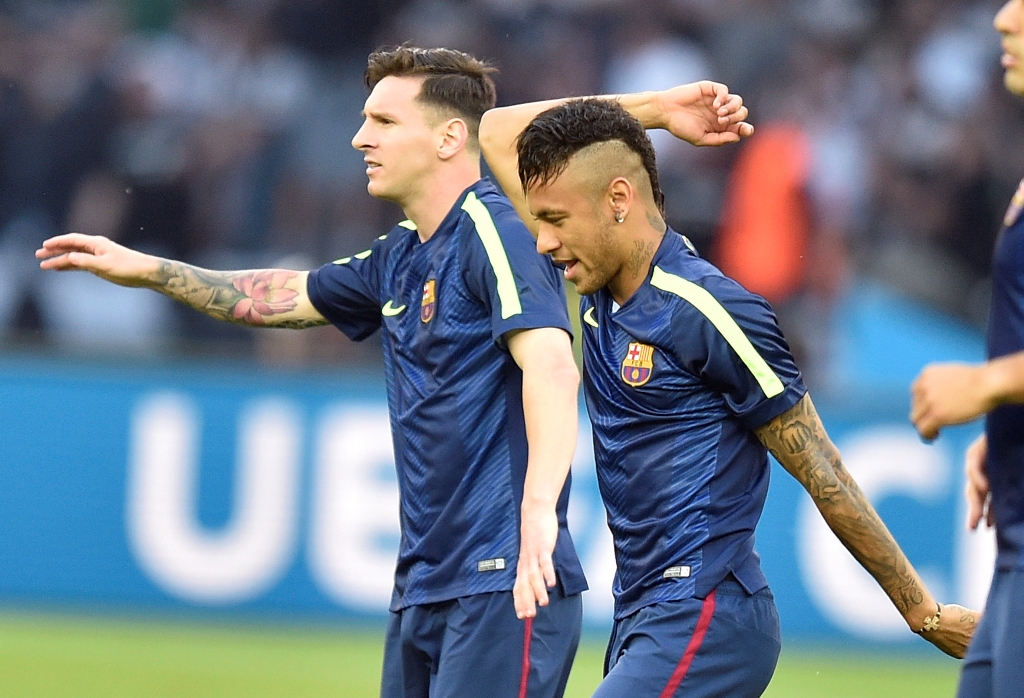 Lionel Messi dan Neymar (Foto: AP Photo/Martin Meissner)