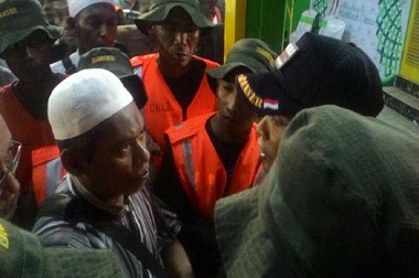 Adu Mulut Santri Vs Banser Mewarnai Pendaftaran Muktamirin di Jombang