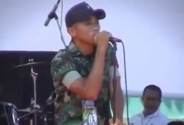 Prajurit TNI bernama Stenley menyanyikan lagu Steelheart (Foto:YouTube)
