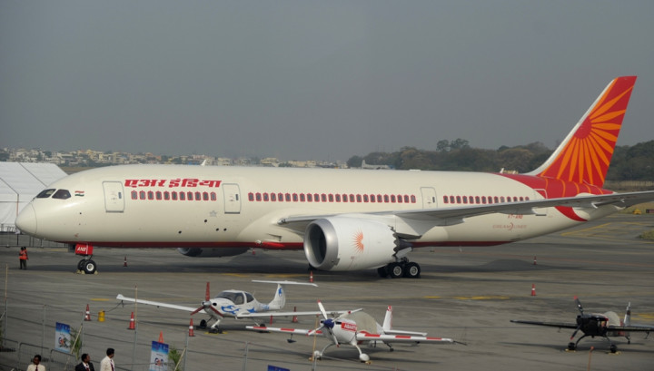 Tikus Berkeliaran, Pesawat Air India Mendarat Darurat