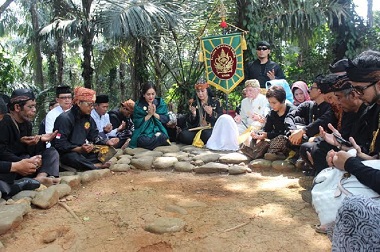 Paramitha Rusady Minta Pemerintah Diskusikan Waduk Jatigede ke Pemangku Adat 