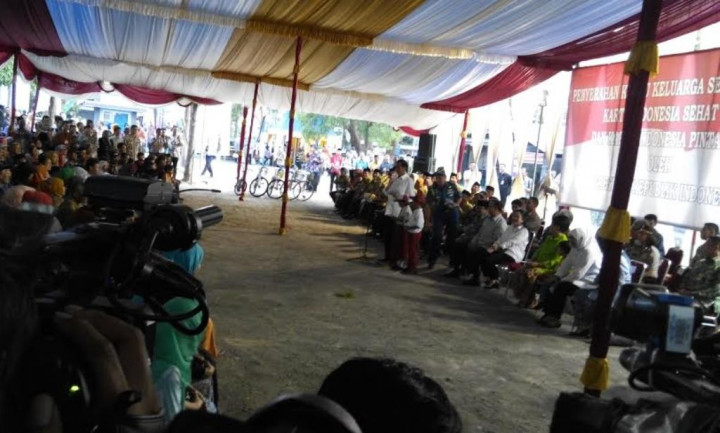 Bagikan KIP, Jokowi Ingatkan Jangan Buat Beli Pulsa