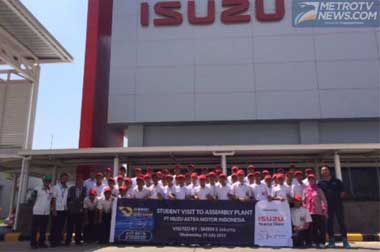 Pelajar Antusias saat <i>Factory Visit</i> Bersama GAIKINDO 