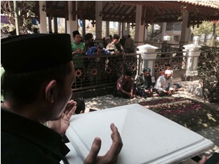 Di Sela-sela Muktamar, Makam Gus Dur Diserbu