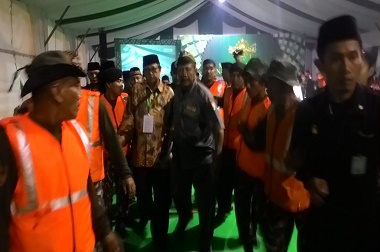 Ricuh, Pimpinan Sidang Muktamar NU Keluar Dikawal Banser  
