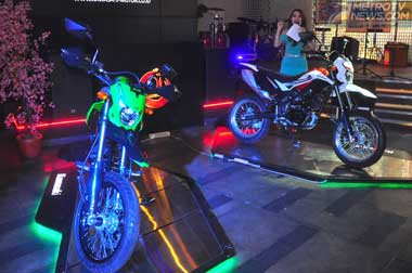Kawasaki D-Tracker Resmi Hadir, Supermoto 150 cc Bermesin Euro 3