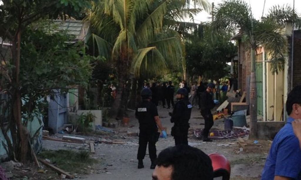 Suasana di perumahan Puri Pattene Permai, Makassar, pascaledakan. Foto: Twitter @jalanankota