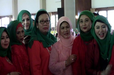 Ibu Negara Iriana Hadiri Halal bi Halal di Solo