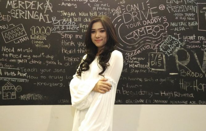 Isyana Sarasvati Lulus <i>Cumlaude</i> dari Royal Collage of Music London