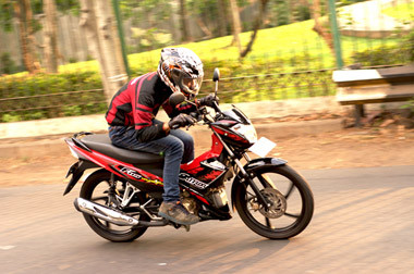 <i>Test Ride</i> Suzuki Satria F115 Young Star, Cocok buat Anak Muda  