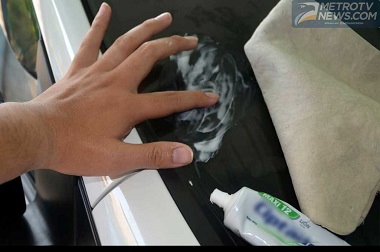 Easiest Way to Removing Windshield Fungus: Toothpaste