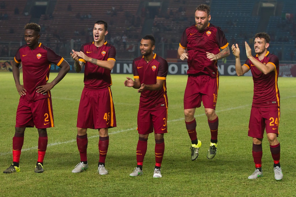 Alessio Romagnoli (kedua dari kiri) saat bermain bersama Roma di Jakarta (ANTARA FOTO/Widodo S. Jusuf)