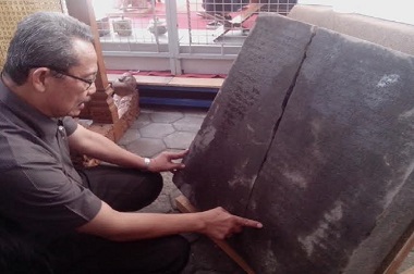 Prasasti Ditemukan di Sleman Bertuliskan Tanah yang Dibebaskan Negara