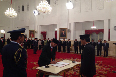 Jokowi Lantik Komisioner Kejaksaan