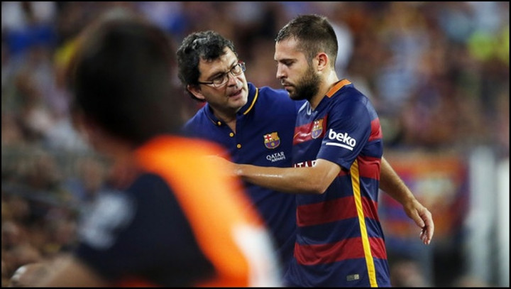 Jordi Alba Absen Bela Barcelona Dua Pekan ke Depan