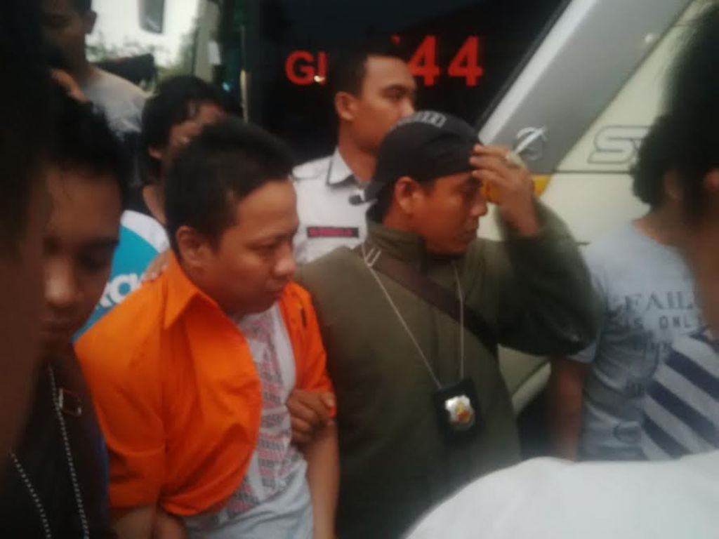 Tersangka pembunuh Hayriantira, Andy, diamankan Polda Metro Jaya. (MTVN/Lukman)