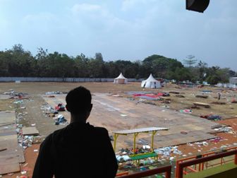 Pekerja Sibuk Bongkar Tenda Muktamar NU 