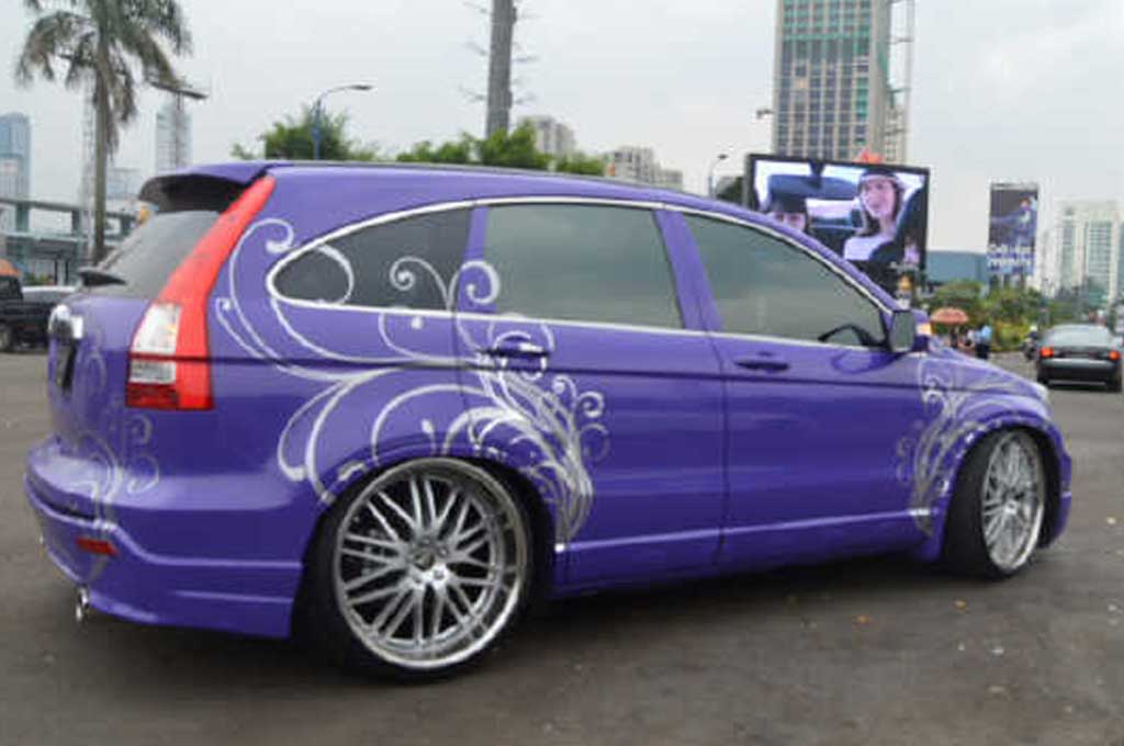 Pemasangan cutting sticker bisa dilakukan sendiri dan alatnya tidaklah banyak. Marcello